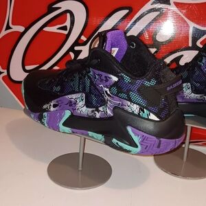 Boys Sise 7y Basketball Shoes Pre-Owned Worn 1 game